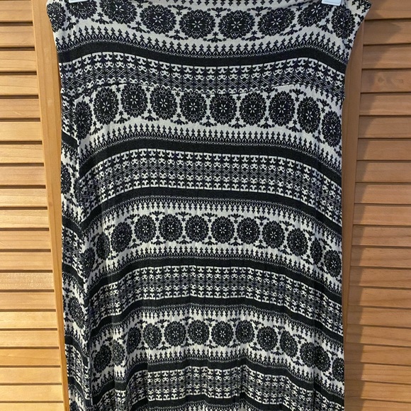 Black & Off white Patterned Maxi Skirt - Picture 2 of 3